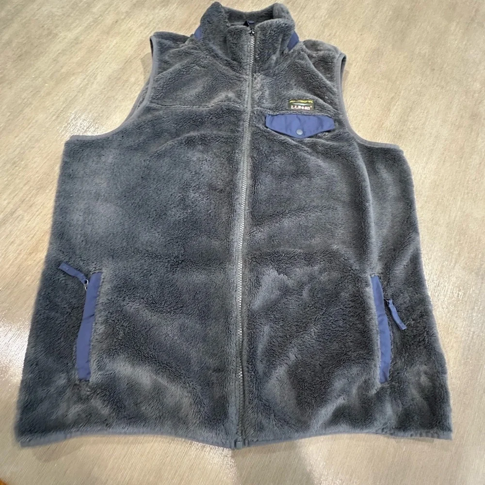 Women’s L.L.Bean Gray Fleece Vest with blue trim EUC